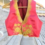 Gilet rose et doré
